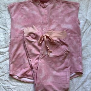 OVERSIZED TOP LARGE, JOGGERS LARGE USED BUT IN GOOD CONDITION. FIGS PINK MARBLE